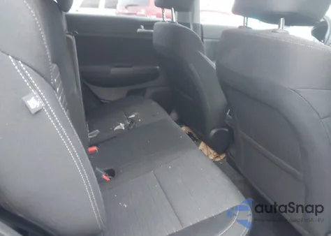 2018 Kia Sportage Lx z USA, uszkodzony, nr VIN KNDPMCAC6J7448216